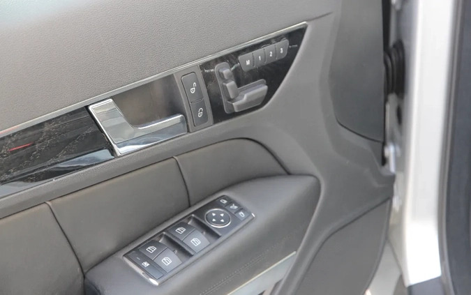 Mercedes-Benz Klasa E cena 151500 przebieg: 20720, rok produkcji 2010 z Mogielnica małe 466